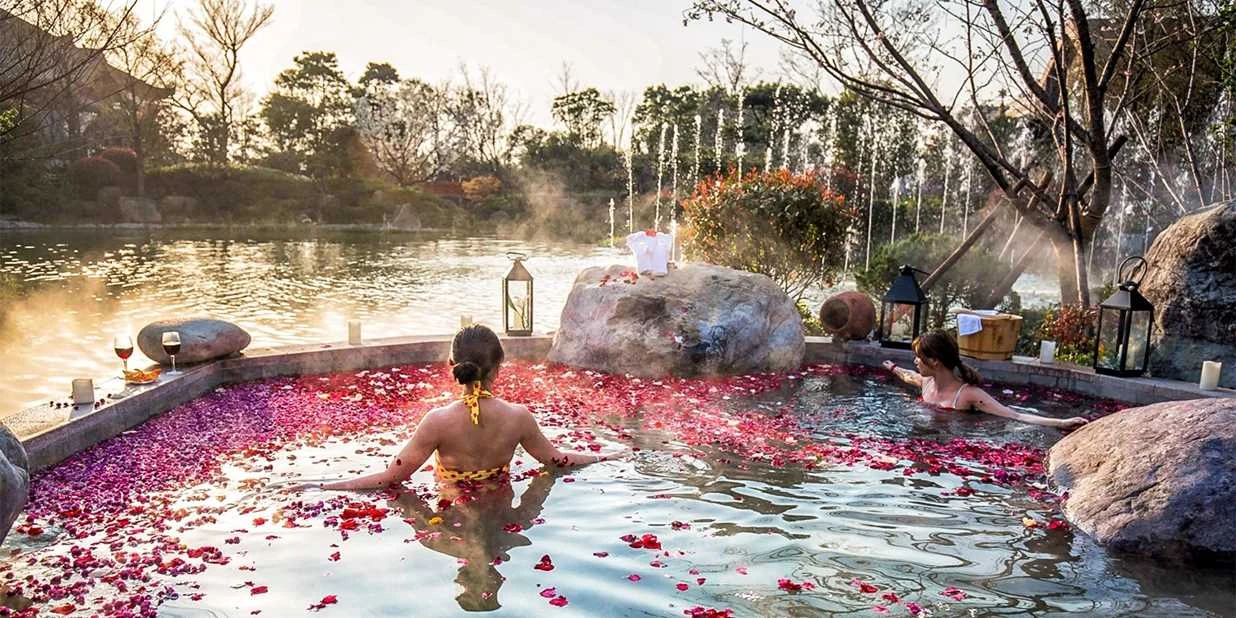 海角网碳酸氢钠型天然温泉水质展示